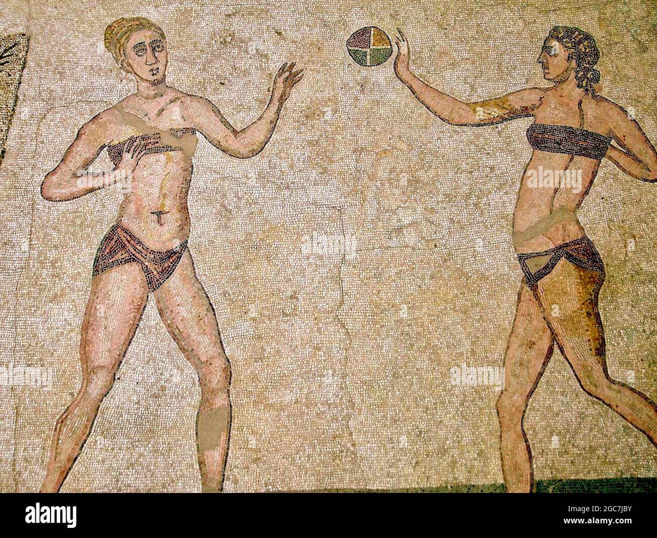 Rome bikini mosaïques à la Villa Romana del Casale, Sicile, Italie.Première représentation des femmes romaines portant des bikinis du début du 4th siècle après J.-C. Banque D'Images