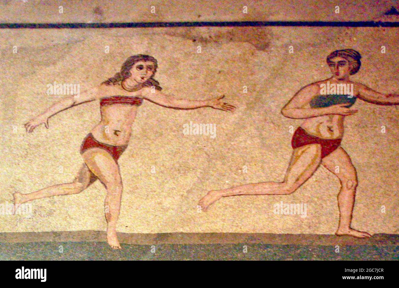 Rome bikini mosaïques à la Villa Romana del Casale, Sicile, Italie.Première représentation des femmes romaines portant des bikinis du début du 4th siècle après J.-C. Banque D'Images