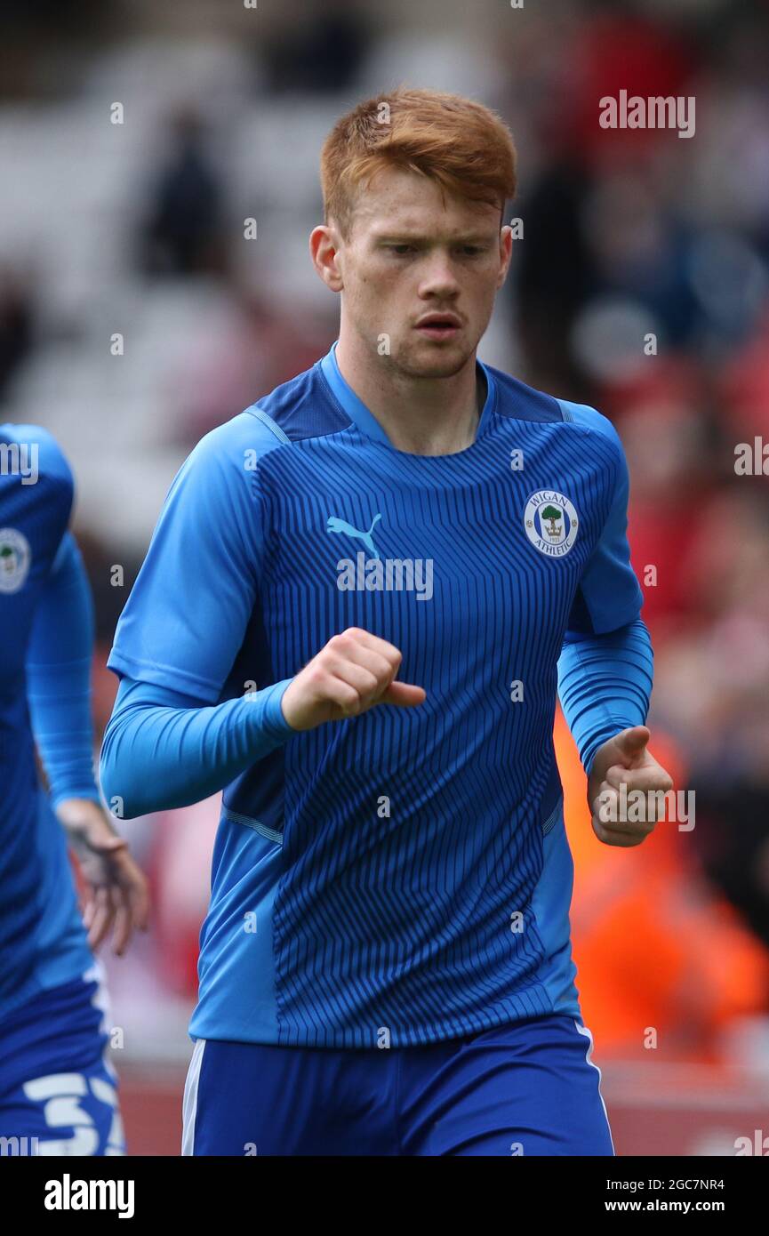 SUNDERLAND, ROYAUME-UNI. 7 AOÛT Luke Robinson de Wigan Athletic se réchauffe lors du match Sky Bet League 1 entre Sunderland et Wigan Athletic au stade de Light, Sunderland, le samedi 7 août 2021. (Crédit : will Matthews | MI News) crédit : MI News & Sport /Alay Live News Banque D'Images