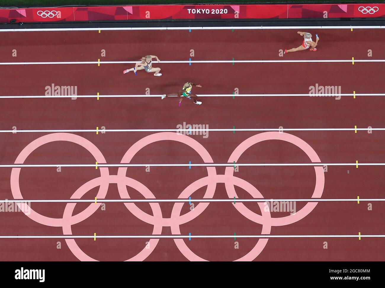 Tokyo, Japon. 7 août 2021. Les athlètes participent à la finale féminine de 4x400m aux Jeux Olympiques de Tokyo en 2020 à Tokyo, au Japon, le 7 août 2021. Credit: Zhang Chuanqi/Xinhua/Alay Live News Banque D'Images