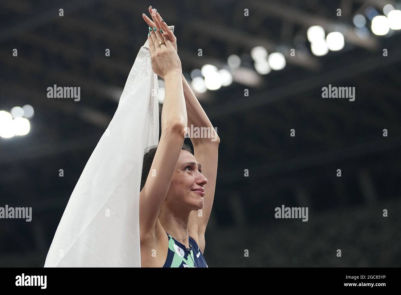 Tokyo, Japon. 7 août 2021. Mariya Lasitskene du Comité olympique russe (ROC) célèbre après avoir remporté la finale de saut en hauteur des femmes aux Jeux Olympiques de Tokyo en 2020, à Tokyo, au Japon, le 7 août 2021. Crédit: Li Yibo/Xinhua/Alay Live News Banque D'Images