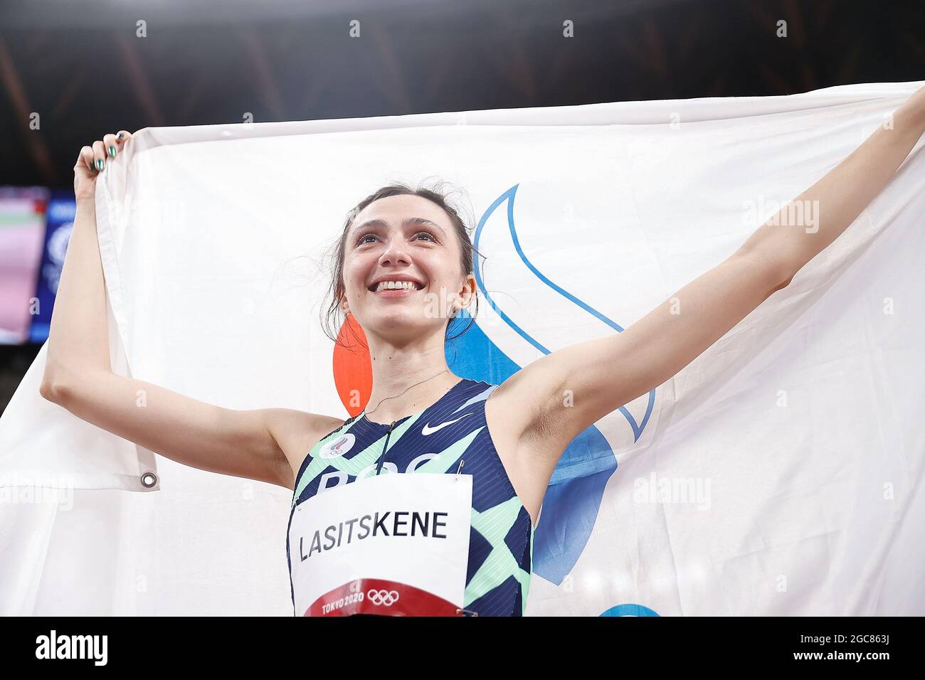 Tokyo, Japon. 7 août 2021. Mariya Lasitskene du Comité olympique russe (ROC) célèbre après avoir remporté la finale de saut en hauteur des femmes aux Jeux Olympiques de Tokyo en 2020, à Tokyo, au Japon, le 7 août 2021. Crédit: Wang Lili/Xinhua/Alay Live News Banque D'Images