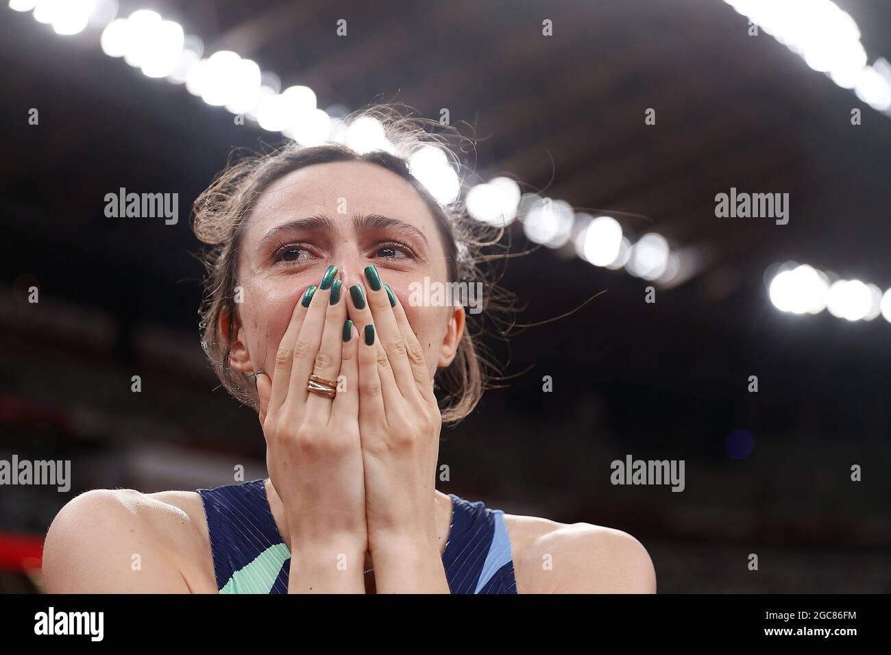 Tokyo, Japon. 7 août 2021. Mariya Lasitskene du Comité olympique russe (ROC) célèbre après avoir remporté la finale de saut en hauteur des femmes aux Jeux Olympiques de Tokyo en 2020, à Tokyo, au Japon, le 7 août 2021. Crédit: Wang Lili/Xinhua/Alay Live News Banque D'Images