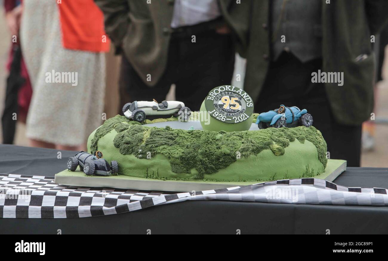 Weybridge Royaume Uni 07 Aout 21 Pour Celebrer 95 Ans Depuis Que Le Premier Grand Prix Britannique A Ete Mis En Scene Sur La Piste De Course De Brooklands Sir Gerald Acher President