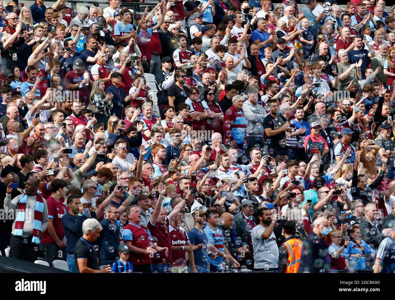 Londres, Royaume-Uni. 07e août 2021. Londres, Angleterre - août 07:West HamUnited fans pendant la coupe Betway entre West Ham United et Atalanta au stade de Londres, Londres, Angleterre le 07 août 2021 crédit: Action Foto Sport/Alay Live News Banque D'Images