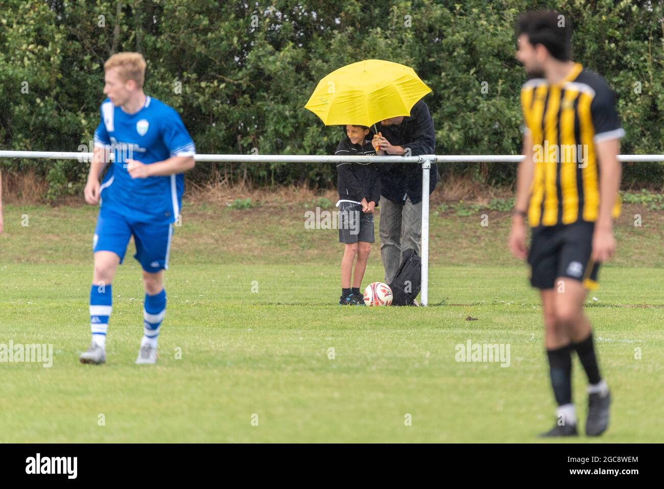Southchurch Park, Southend on Sea, Essex, Royaume-Uni. 7 août 2021. Alors que le football avec des fans en présence se met en marche suite aux restrictions de la COVID-19, la coupe FA a commencé en Angleterre avec les clubs non-League prennent part à l'Extra préliminaire Round. 637 équipes de niveaux inférieurs ont commencé leurs campagnes vers des rêves de jouer contre les meilleures équipes. Southend Manor de la Essex Senior League a accueilli le London Colney de la South Midlands League. En 1-0, Manor remporte un tournoi à Felixstowe et Walton Utd FC de la Ligue isthmienne au prochain tour Banque D'Images
