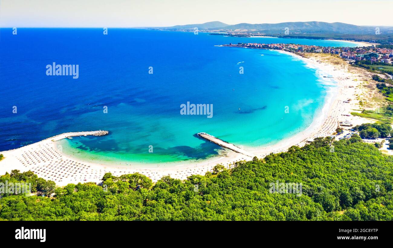 Plage de Perla, Primorsko. Incroyable plage d'eau turquoise en Bulgarie, côte de la mer Noire. Banque D'Images