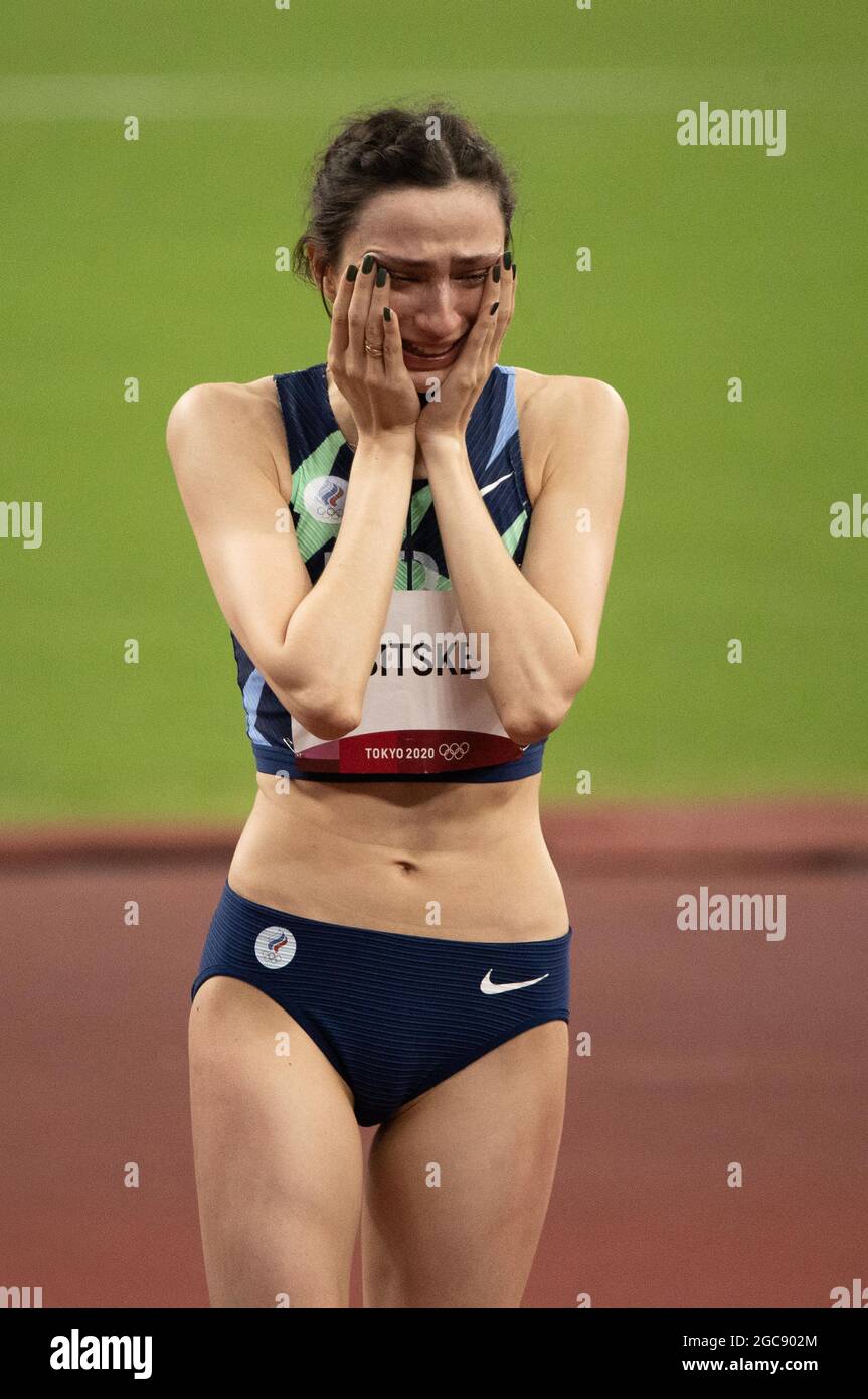 Tokyo, Kanto, Japon. 7 août 2021. Mariya Lasitskene (ROC) célèbre la victoire de la médaille d'or dans le saut en hauteur féminin lors des Jeux Olympiques de Tokyo 2020 au stade olympique de Tokyo le samedi 7 août 2021 à Tokyo. (Image de crédit : © Paul Kitagaki Jr./ZUMA Press Wire) Banque D'Images