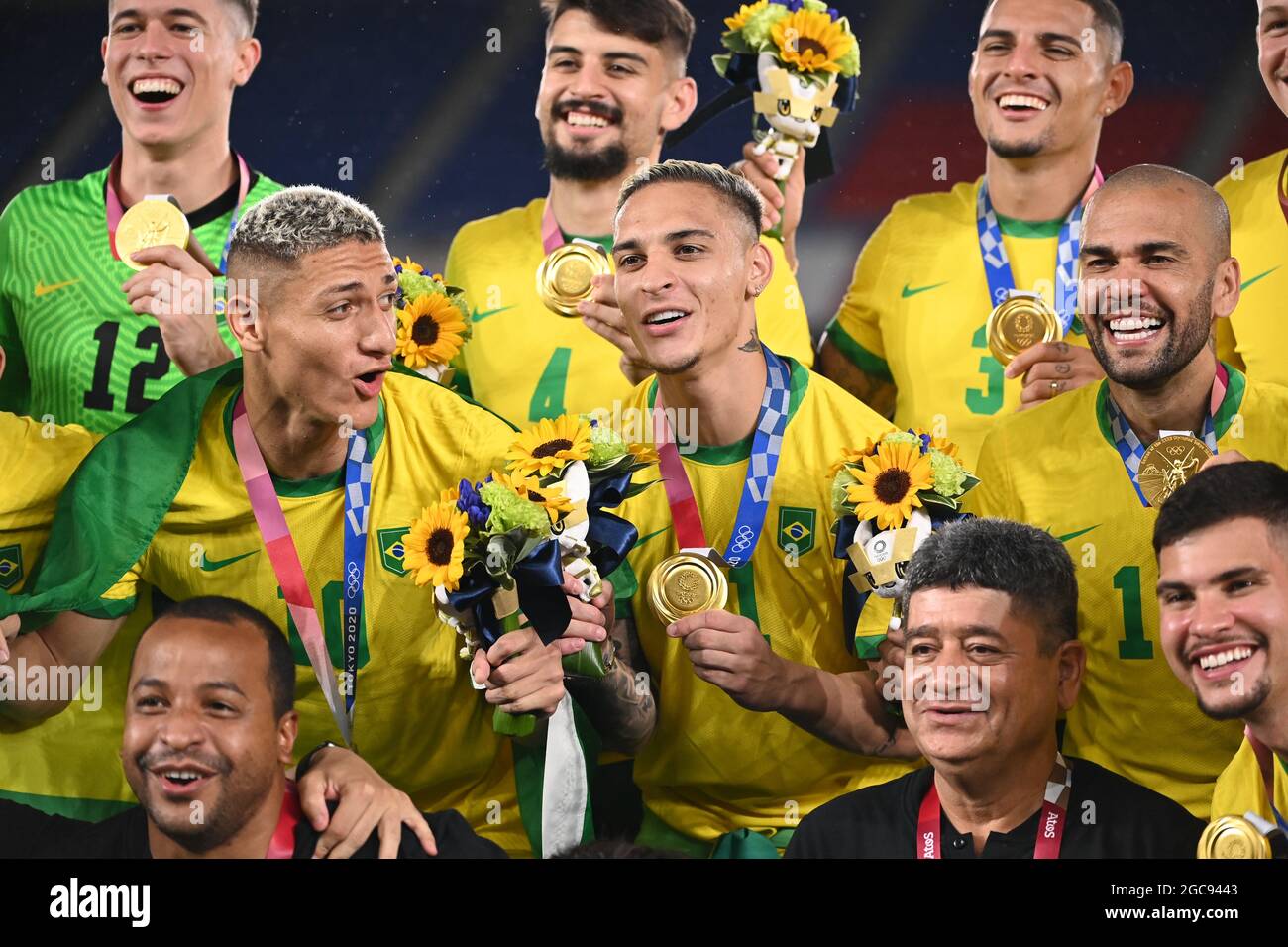 Yokohama, Japon. 7 août 2021. Les joueurs du Brésil célèbrent la cérémonie  de remise des prix du football masculin aux Jeux Olympiques de Tokyo 2020 à  Yokohama, au Japon, le 7 août