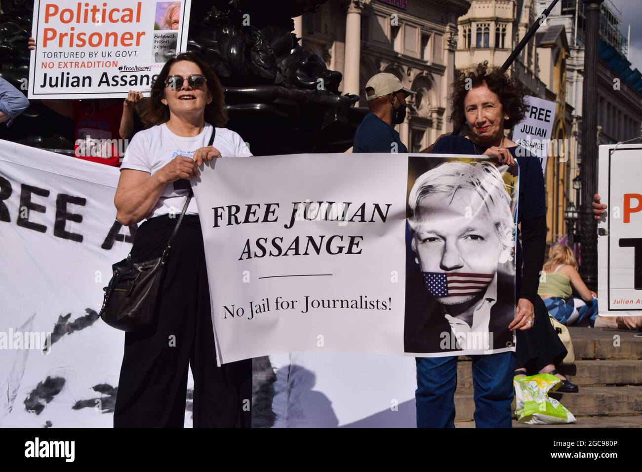 Londres, Royaume-Uni. 7 août 2021. Manifestation libre de Julian Assange à Piccadilly Circus. Les manifestants se sont rassemblés une fois de plus dans le cadre des manifestations en cours exigeant la libération du fondateur de WikiLeaks. (Crédit : Vuk Valcic / Alamy Live News) Banque D'Images