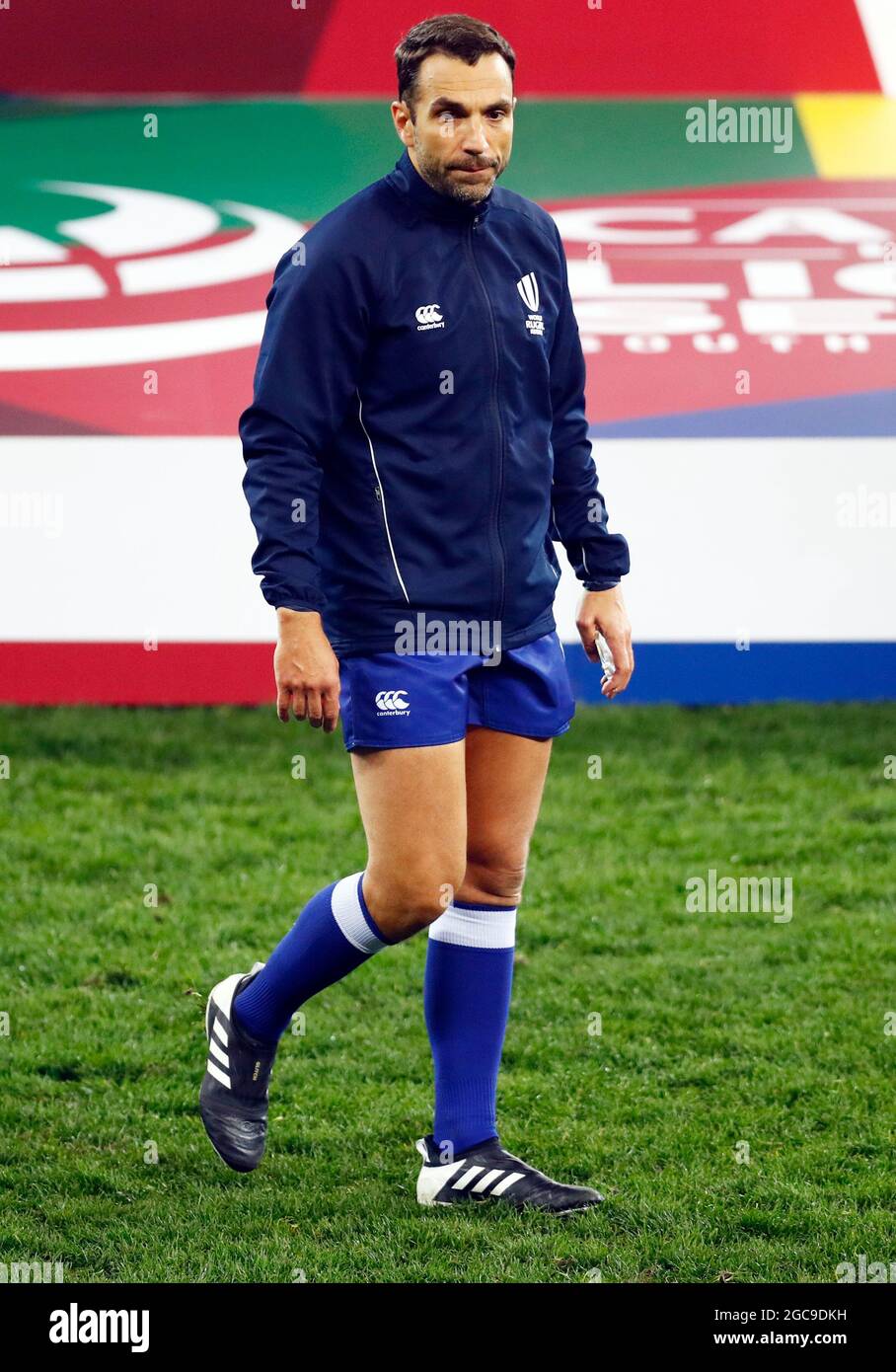 Arbitre Mathieu Raynal lors de la série Lions de Castle Lager, troisième épreuve au stade du Cap, Cape Town, Afrique du Sud. Date de la photo: Samedi 8 août 2021. Banque D'Images