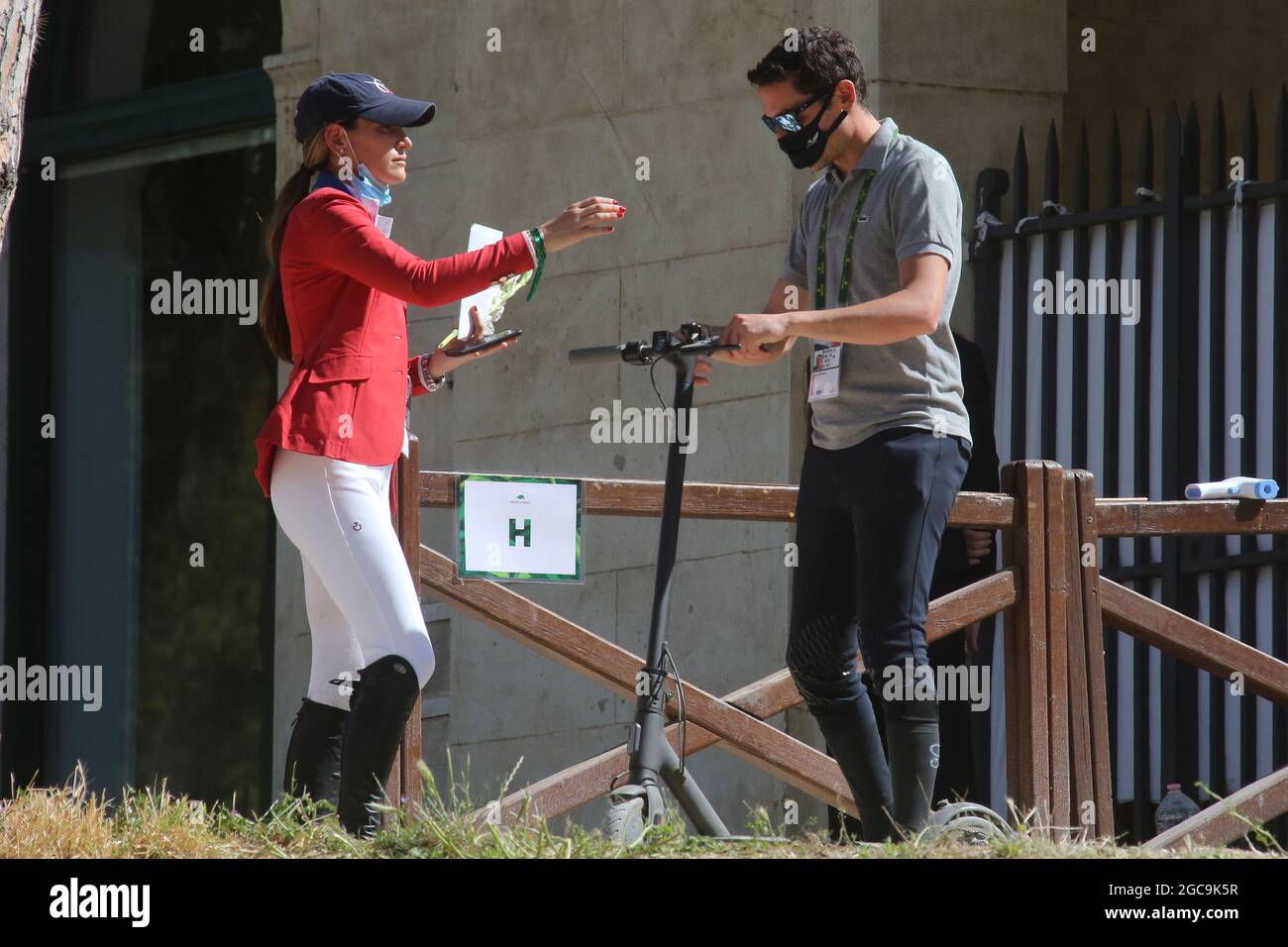 Rome, Italie. 31 mai 2021. ROME, Italie - 30.05.2021: Jessica Springsteen, fille de Bruce Springsteen, remporte la médaille d'argent du saut du spectacle d'équipe pour les États-Unis dans le jeu olympique Tokyo 2020. Elle est engagée auprès d'un Italien Lorenzo de Luca. Dans les archives photos, Jessica Springsteen et son petit ami pendant le Palio sur la Piazza di Siena 2021 à Rome dans le parc de la villa Borghese.(ARCHIVE) crédit: Agence de photo indépendante/Alamy Live News Banque D'Images