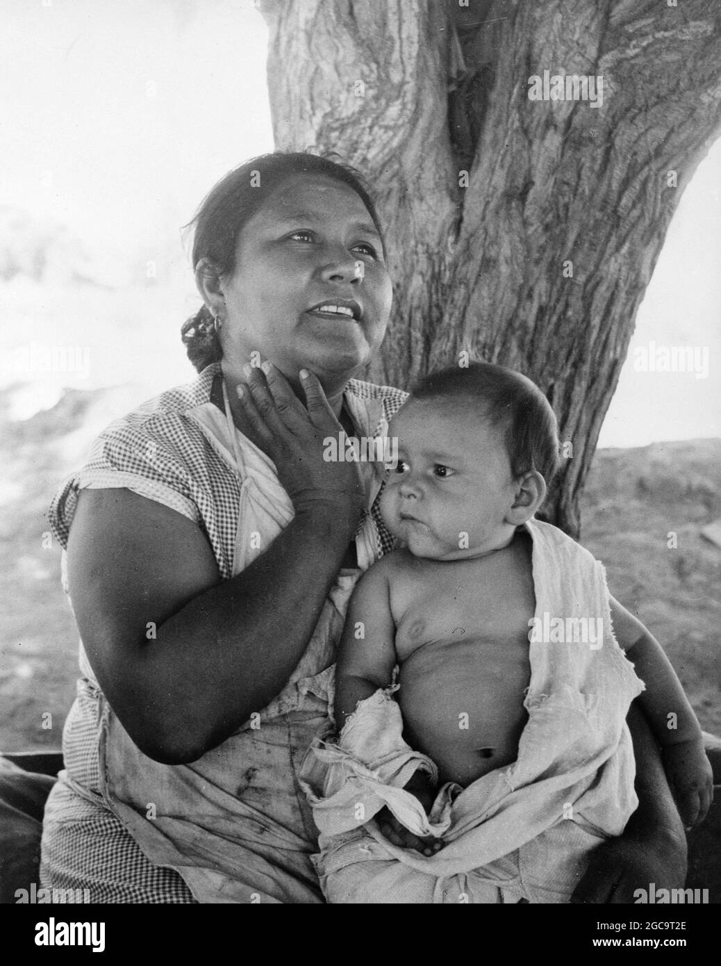 Une mère et un enfant mexicains dans la dépression américaine dans le Dustbowl pris par Dorothy Lange Banque D'Images