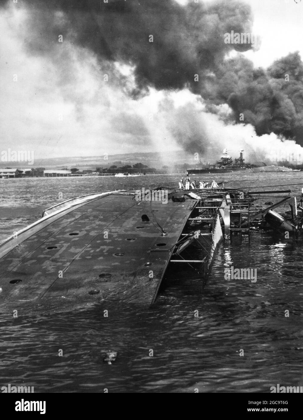 Le USS Oglala a chaviré après l'attaque japonaise sur Pearl Harbor, décembre 7 1941. Banque D'Images