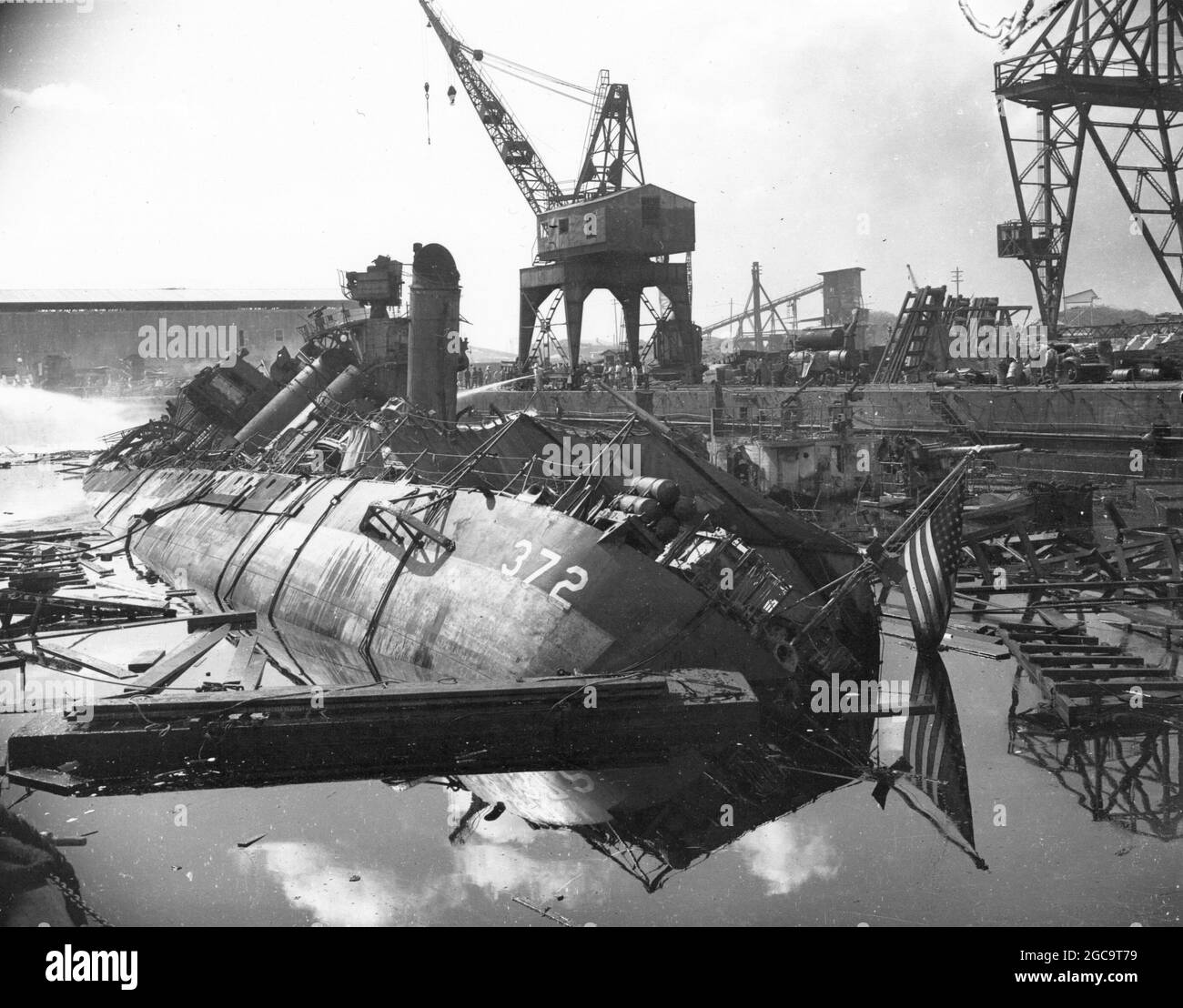 Navires endommagés après l'attaque japonaise sur Pearl Harbor, décembre 7 1941. USS Cassin et USS Downes à Drydock Banque D'Images