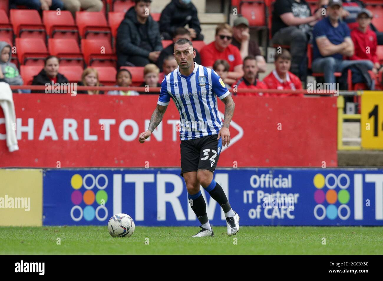 Jack Hunt #32 de Sheffield mercredi dribbles le ballon à Londres, Royaume-Uni le 8/7/2021. (Photo de Simon Bissett/News Images/Sipa USA) Banque D'Images