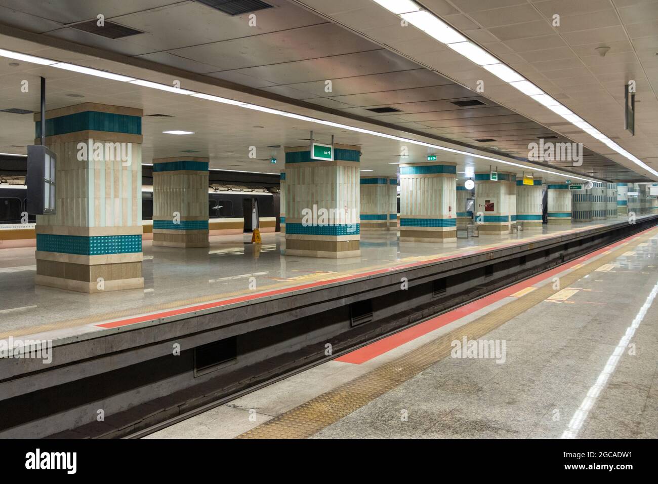 Station de métro vide. Personne Banque D'Images