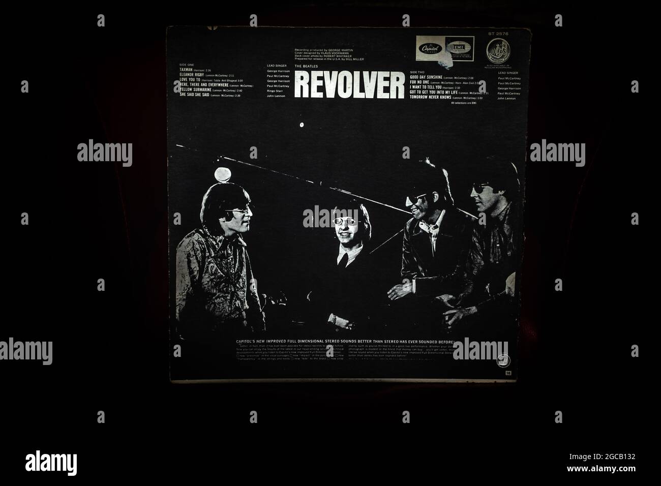 Un gros plan isolé du dos de l'album en vinyle Beatles Revolver Banque D'Images