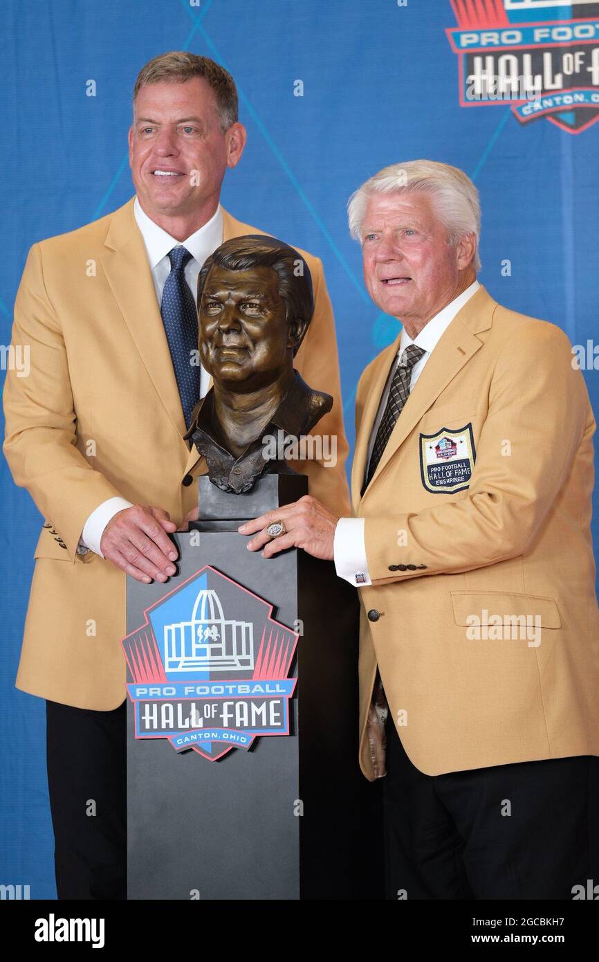 7 août 2021 : Jimmy Johnson pendant l'enshrinement du Pro football Hall of Fame au stade Tom Benson à Canton, Ohio. Jason Pohuski/CSM Banque D'Images