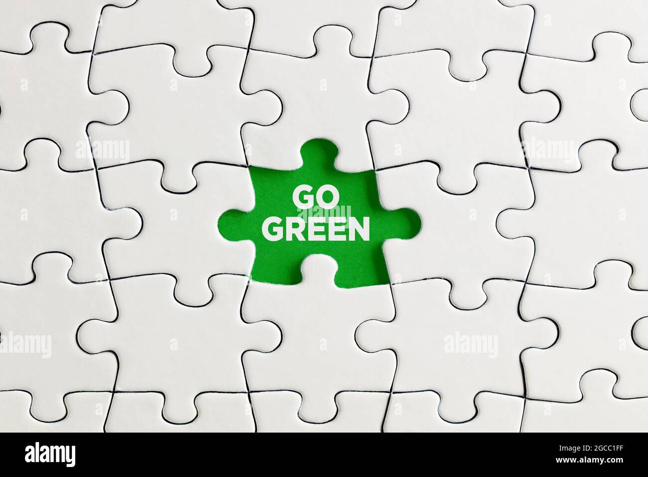 Pièce de puzzle verte manquante avec le mot vert. Concept d'environnementalisme. Banque D'Images