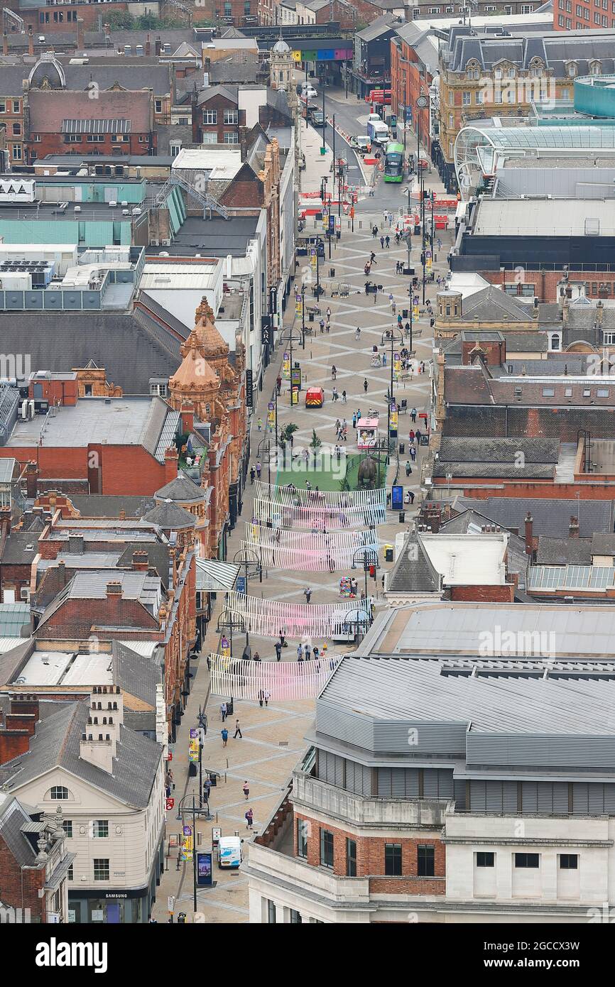 La vue sur Briggate à Leeds depuis le sommet de Altus House, qui se dresse 116m au-dessus du rez-de-chaussée, est actuellement le plus haut bâtiment du Yorkshire Banque D'Images