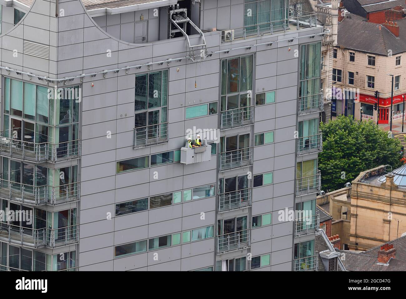 L'une des nombreuses vues sur le centre-ville de Leeds depuis le sommet du plus haut bâtiment du Yorkshire, « Altus House » Banque D'Images