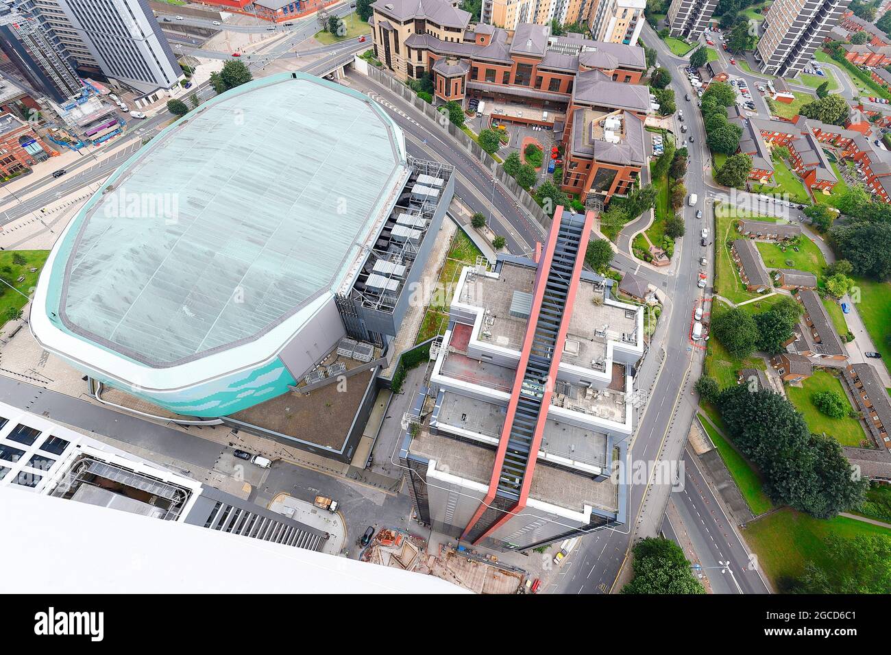 L'une des nombreuses vues sur le centre-ville de Leeds depuis le sommet du plus haut bâtiment du Yorkshire, « Altus House » Banque D'Images