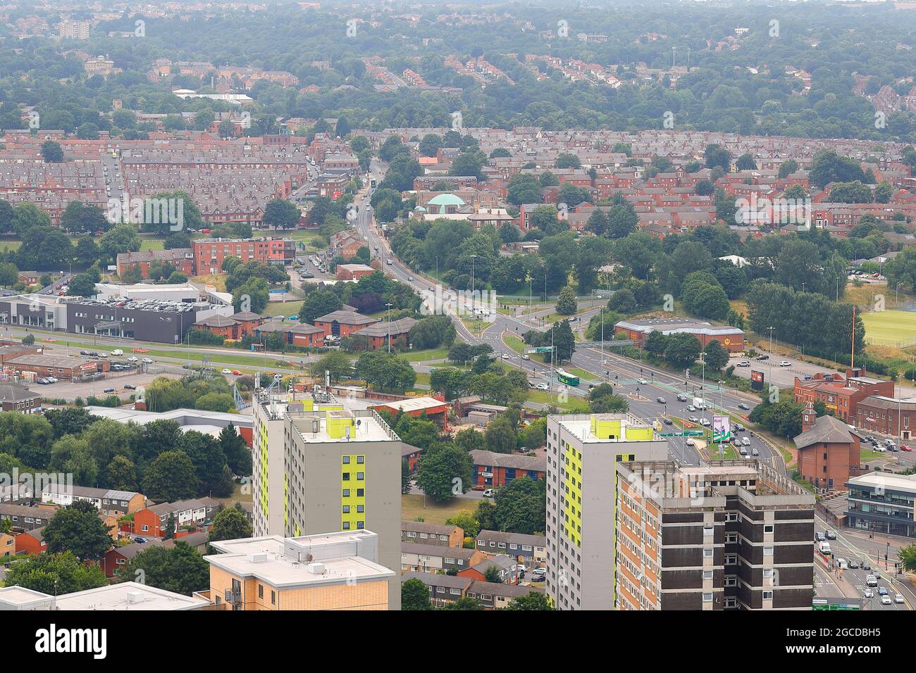 L'une des nombreuses vues sur le centre-ville de Leeds depuis le sommet du plus haut bâtiment du Yorkshire, « Altus House » Banque D'Images