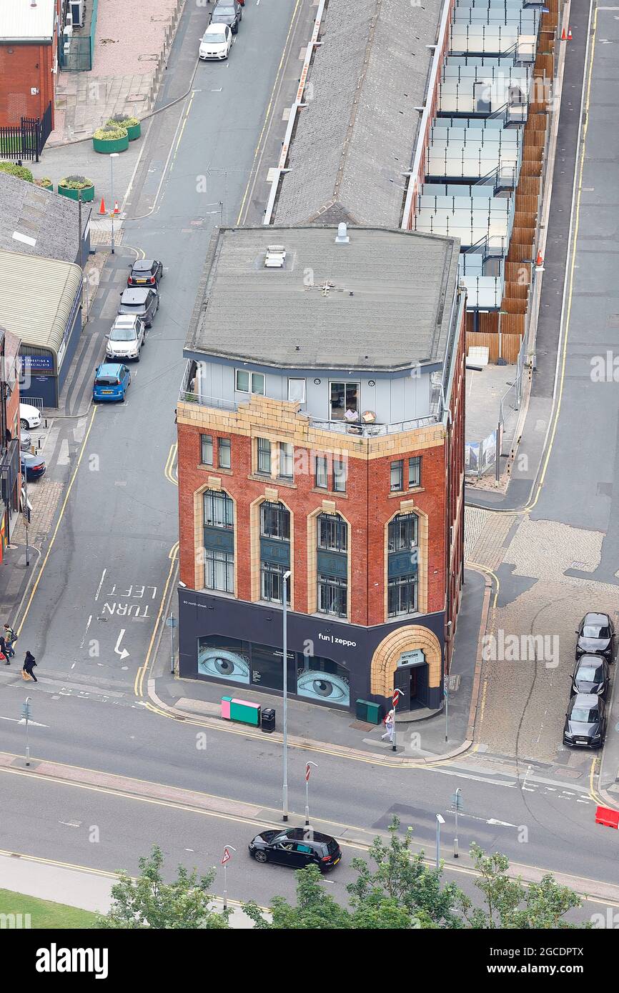 L'une des nombreuses vues sur le centre-ville de Leeds depuis le sommet du plus haut bâtiment du Yorkshire, « Altus House » Banque D'Images