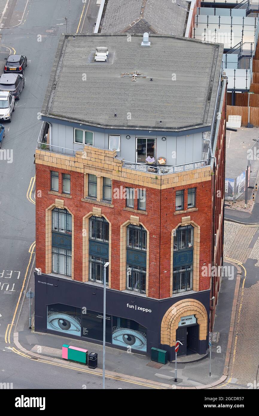 L'une des nombreuses vues sur le centre-ville de Leeds depuis le sommet du plus haut bâtiment du Yorkshire, « Altus House » Banque D'Images