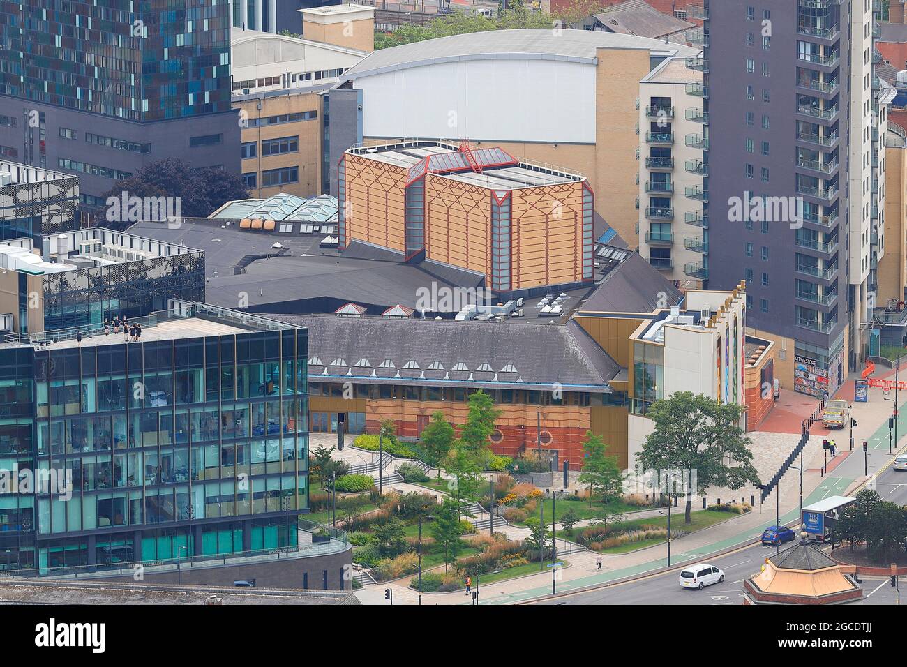 L'une des nombreuses vues sur le centre-ville de Leeds depuis le sommet du plus haut bâtiment du Yorkshire, « Altus House » Banque D'Images