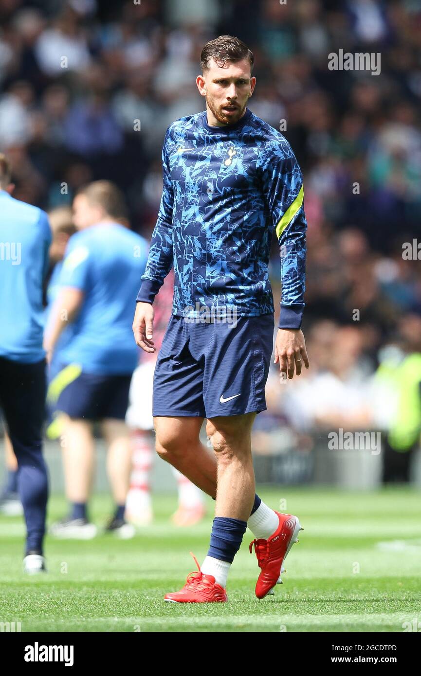 Londres, Royaume-Uni. 08 août 2021. Pierre-Emile H¿jbjerg de Tottenham Hotspur se réchauffe lors du match amical d'avant-saison (The Mind Series) entre Tottenham Hotspur et Arsenal au stade Tottenham Hotspur, Londres, Angleterre, le 8 août 2021. Photo de Ken Sparks. Utilisation éditoriale uniquement, licence requise pour une utilisation commerciale. Aucune utilisation dans les Paris, les jeux ou les publications d'un seul club/ligue/joueur. Crédit : UK Sports pics Ltd/Alay Live News Banque D'Images