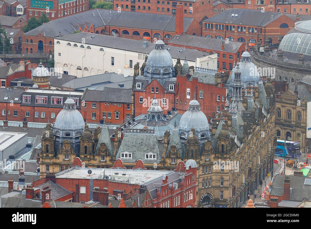 L'une des nombreuses vues sur le centre-ville de Leeds depuis le sommet du plus haut bâtiment du Yorkshire, « Altus House » Banque D'Images