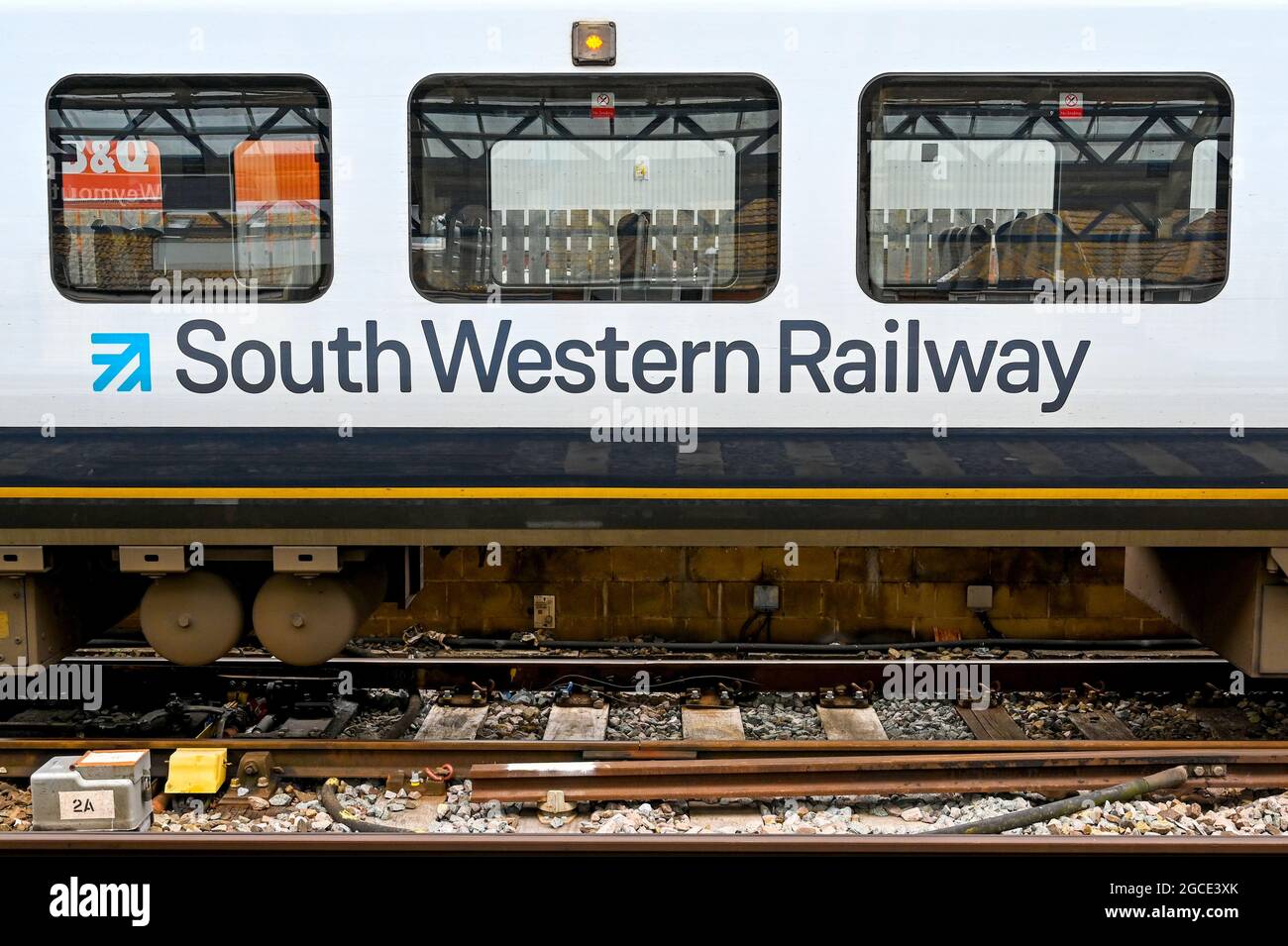 Weymouth, Dorset, Angleterre - juillet 2021 : vue latérale d'une voiture sur un train exploité par South Western Railway. Banque D'Images