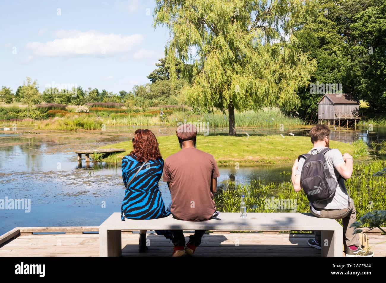 Visiteurs de Jupiter Artland à l'extérieur d'Édimbourg. Banque D'Images