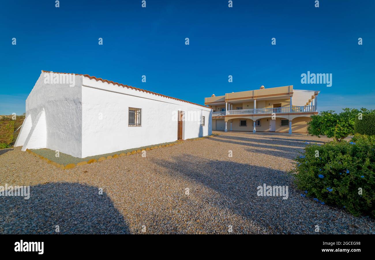 Maison de campagne près de la mer à Vera, province d'Almeria, région andalouse, Espagne. Banque D'Images