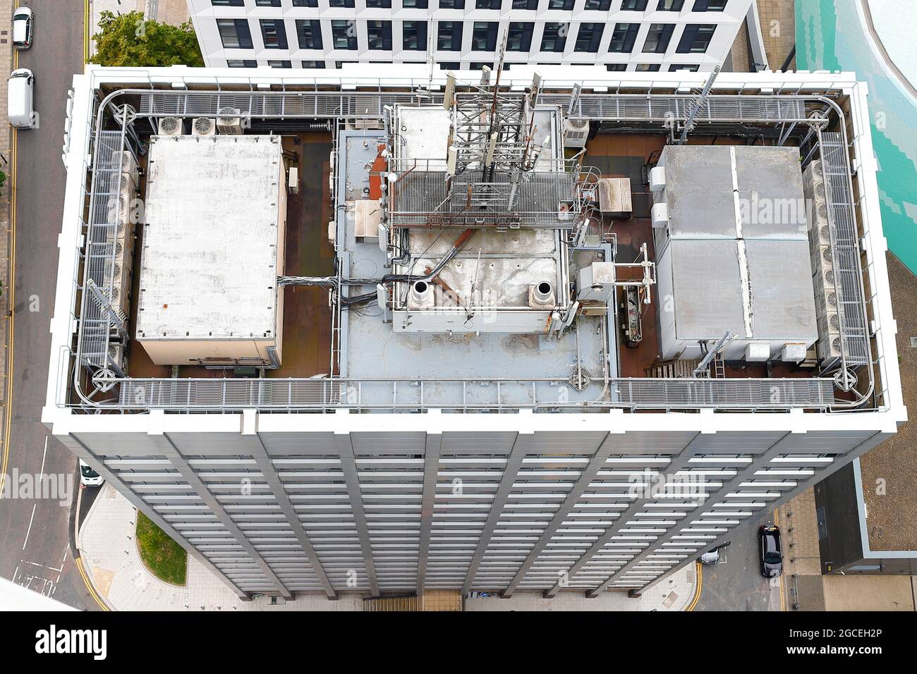 L'une des nombreuses vues sur le centre-ville de Leeds depuis le sommet du plus haut bâtiment du Yorkshire, « Altus House » Banque D'Images