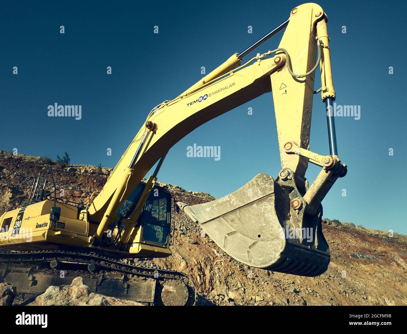 Excavatrice Komatsu dans les travaux de construction de routes Banque D'Images