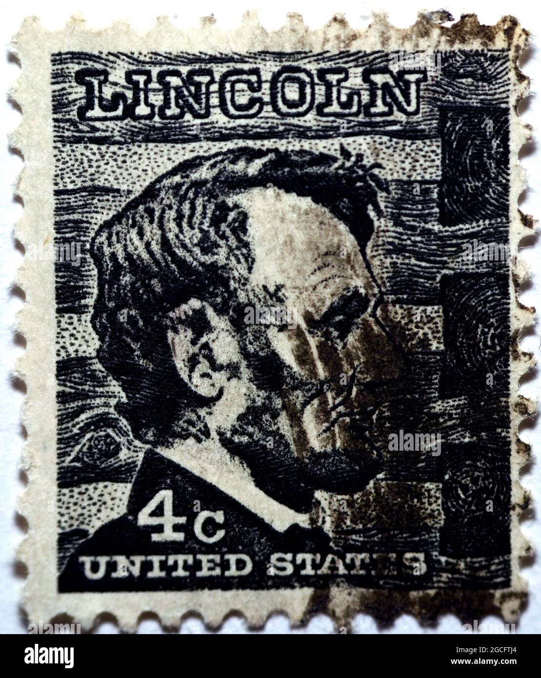 Ancien timbre-poste utilisé imprimé aux États-Unis, représentant un portrait d'illustration du président des États-Unis de 16th, Abraham Lincoln (18 Banque D'Images