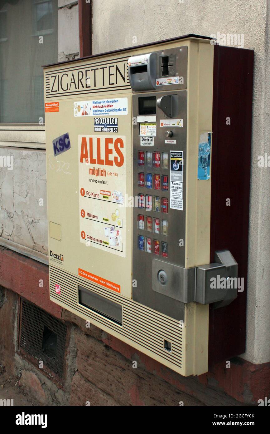 Distributeur de cigarettes sur l'Allemagne Photo Stock - Alamy