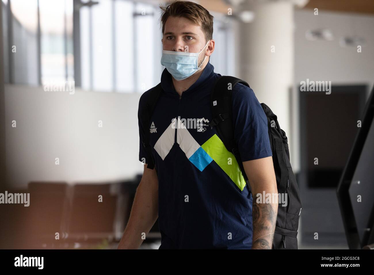 Luka Doncic arrive à l'aéroport de Ljubljana depuis les Jeux Olympiques de Tokyo.l'équipe de basket-ball de Slovénie est arrivée à l'aéroport de Ljubljana, en Slovénie, après avoir remporté la quatrième place aux Jeux Olympiques de Tokyo. Samedi, l'équipe de basket-ball de Slovénie a perdu contre l'Australie et s'est classée quatrième au tournoi olympique. (Photo de Luka Dakskobler / SOPA Images/Sipa USA) Banque D'Images