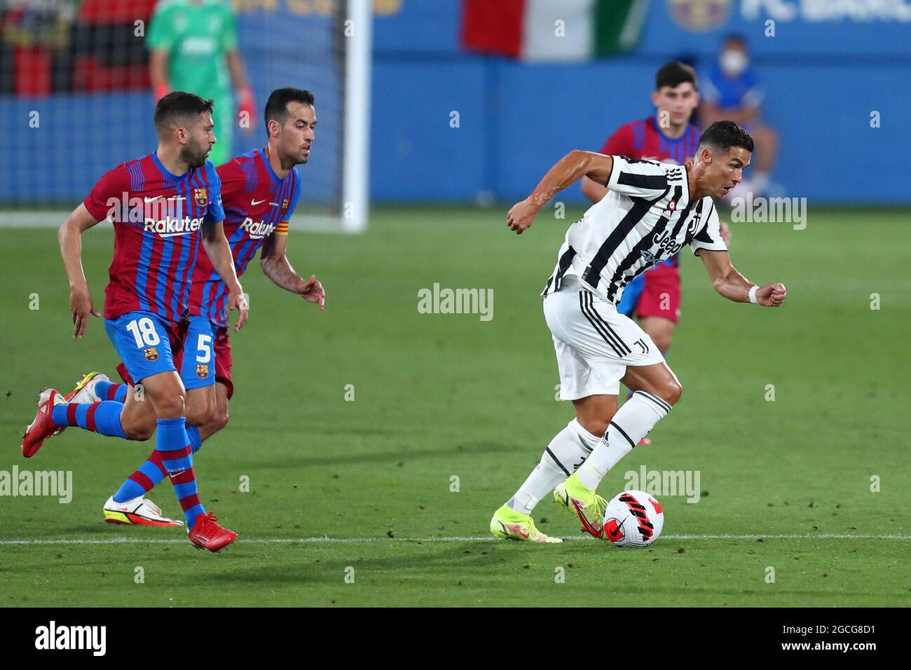 Barcelone, Espagne. 08 août 2021. Cristiano Ronaldo du Juventus FC contrôle le ballon lors du match d'avant-saison entre le FC Barcelone et le Juventus FC au stade Johan Cruijff, le 8 août 2021 à Barcelone, Espagne. Credit: Marco Canoniero / Alamy Live News Banque D'Images