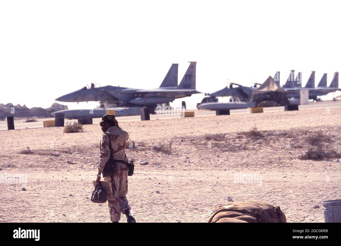 Première Guerre du Golfe : F 15 combattants à la base aérienne de Daharan Arabie Saoudite à Septgemberf 1990 Photographie ny Dennis Brack. Bb78 Banque D'Images