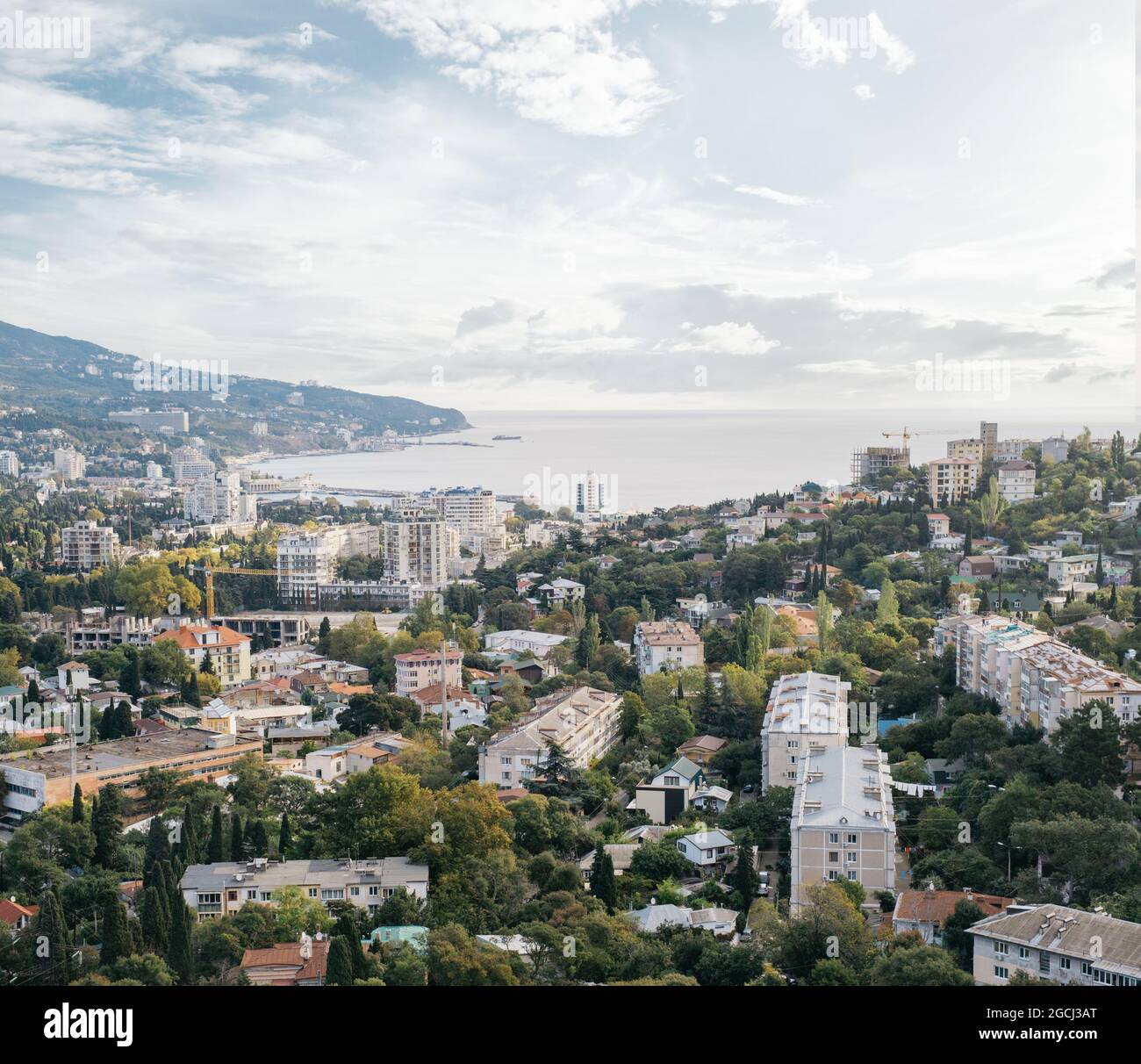 Paysage depuis le dessus de la ville de Yalta, Crimée. Banque D'Images