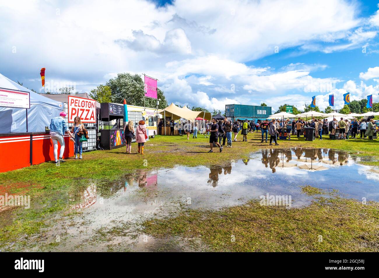 7 août 2021, Londres, Royaume-Uni - inondations au festival de musique et de nourriture Eastival, après des pluies torrentielles Banque D'Images