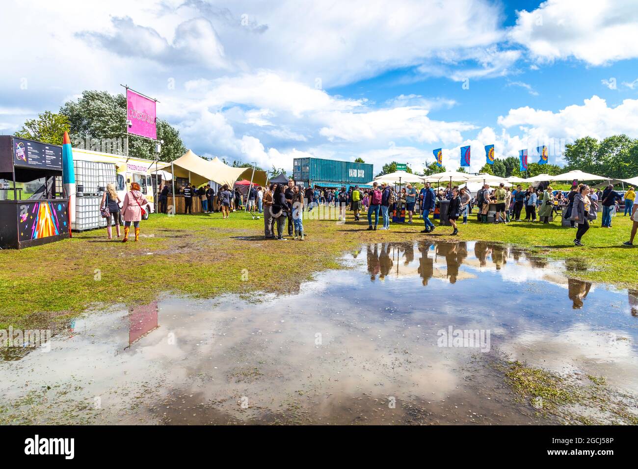7 août 2021, Londres, Royaume-Uni - inondations au festival de musique et de nourriture Eastival, après des pluies torrentielles Banque D'Images