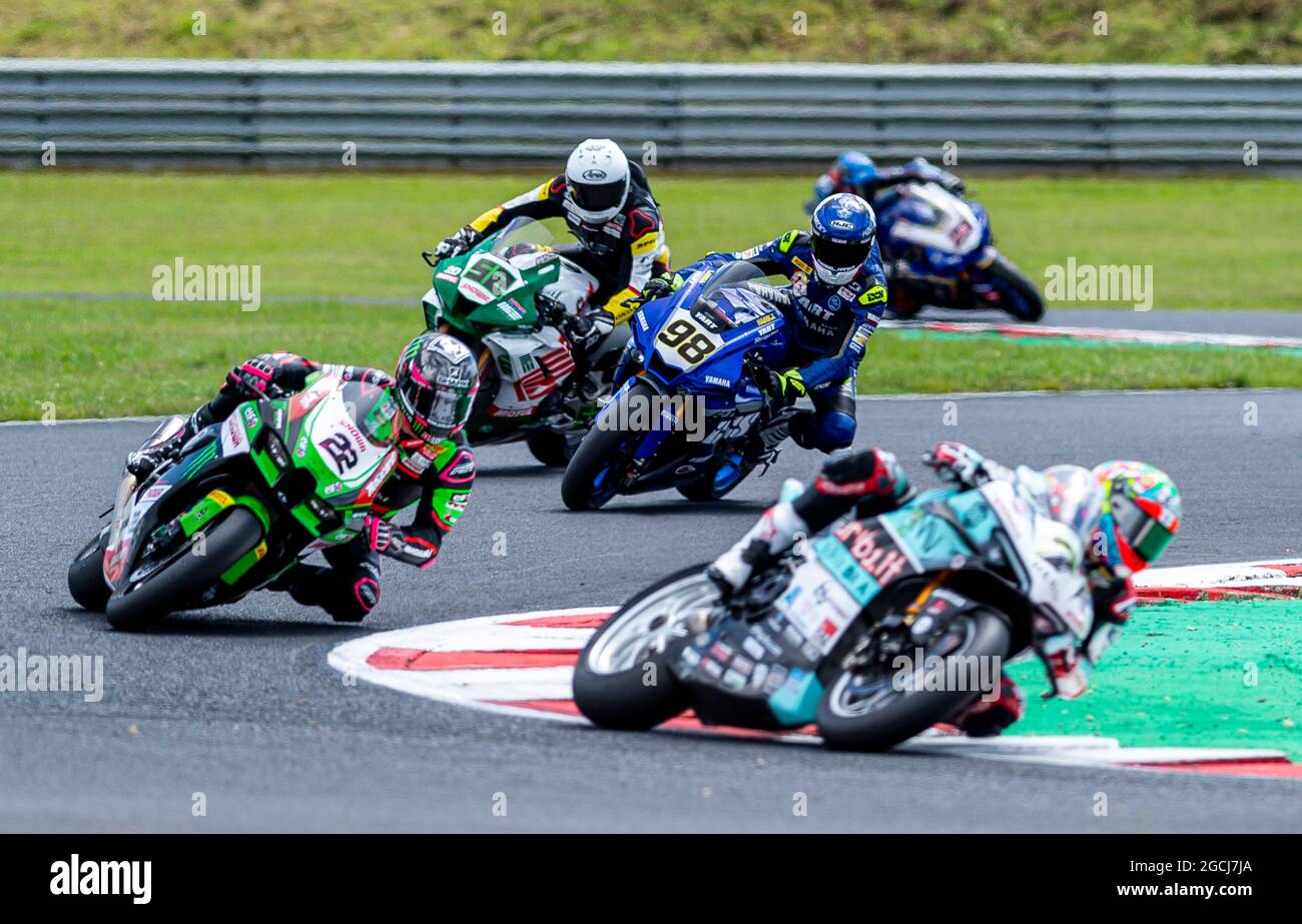 MOST, République tchèque. 07e août 2021. L-R Alex Lowes (Grande-Bretagne), Alessandro Delbianco (Italie), Karel Hanika (Tchèque) et Chaz Davies (Grande-Bretagne) en première journée du Championnat du monde FIM Superbike (WorldSBK) dans MOST (République Tchèque), le 7 août 2021. Crédit : Ondrej Hajek/CTK photo/Alay Live News Banque D'Images