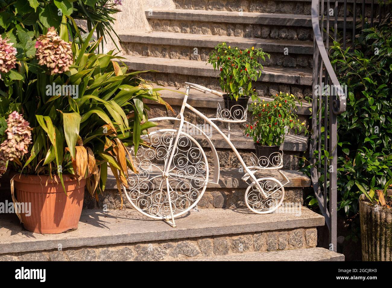 Décoration vélo en face de l'escalier, Isola Bella, Stresa, Lac majeur,  Piémont, Italie Photo Stock - Alamy