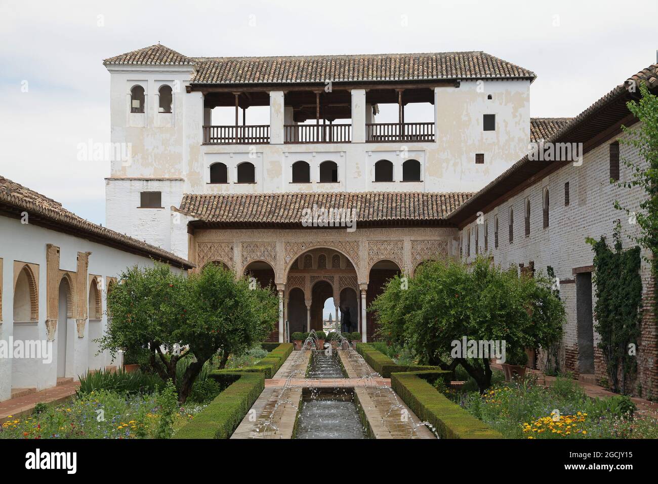Le Generalife et les Jardins du Generalife à l'Alhambra à Grenade.au sommet de la colline al-Sabika,sur la riveDe la rivière Darro, Grenade Espagne.construite comme une forteresse en 889 ce.reconstruite au milieu du 13ème siècle par arabe Nasrid emir Mohammed ben Al-AhmarDe l'émirat de Grenade, après la Reconquista chrétienne en 1492, le site devint la Cour royale de Ferdinand et Isabella Banque D'Images