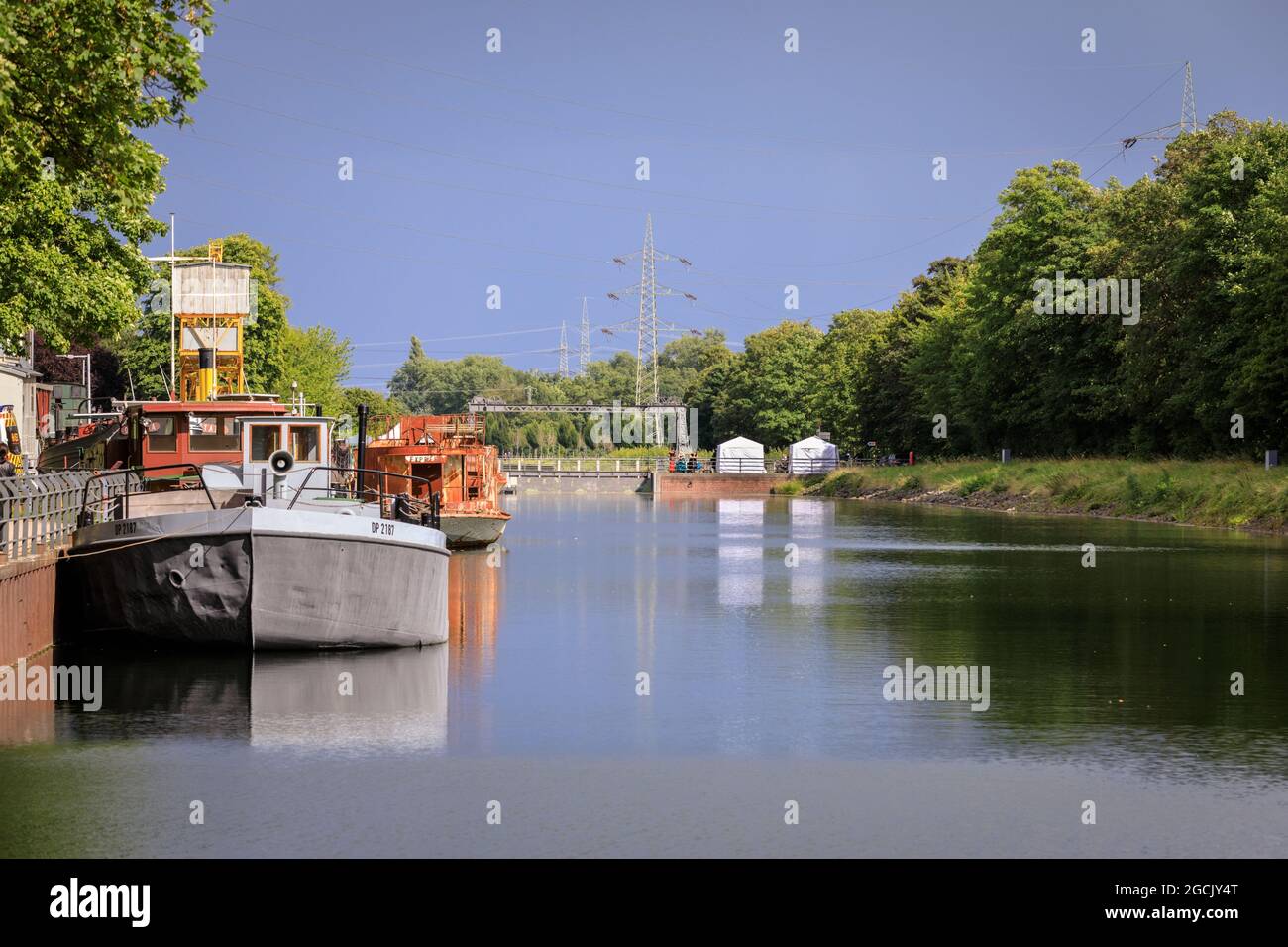 Bateaux sur le canal Dortmund-EMS à Henrichenburg, Waltrop, NRW, Allemagne Banque D'Images